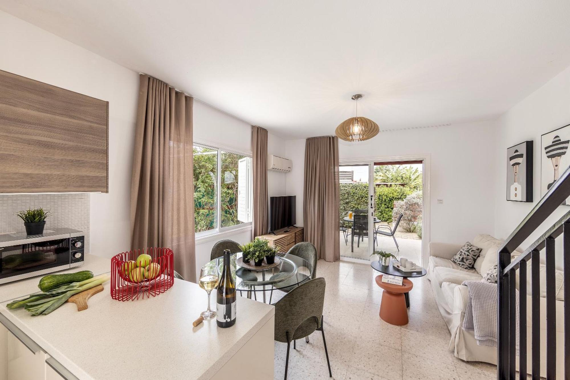Larnaca Villa Marina Meneou Eksteriør billede