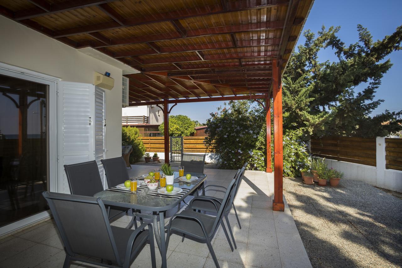 Larnaca Villa Marina Meneou Eksteriør billede